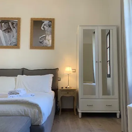 Domus Plaza בית הארחה