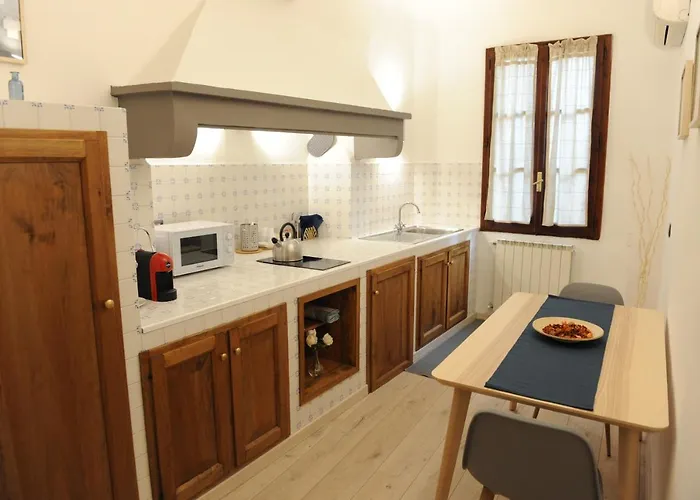 Πανσιόν Domus Plaza 4*