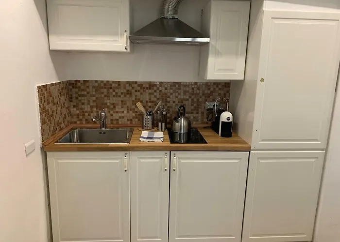 Domus Plaza Πανσιόν