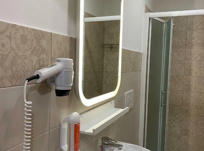 Domus Plaza Πανσιόν